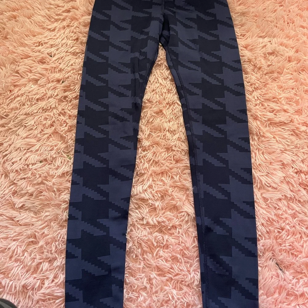 Alo Yoga High Waisted Leggings Navy Camo Houndstooth Print Athletic Size M 7/8 - Picture 6 of 6